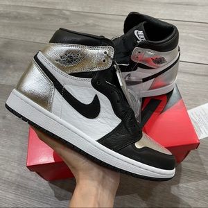 Air Jordan 1 High OG Women’s Silver Toe